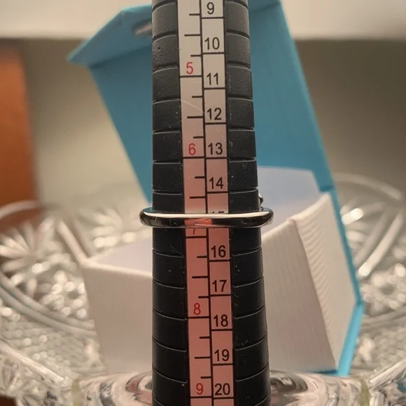 Brilliant White Sapphire Open Floral Sterling silver 925 Ring Size 7 - Picture 8 of 10